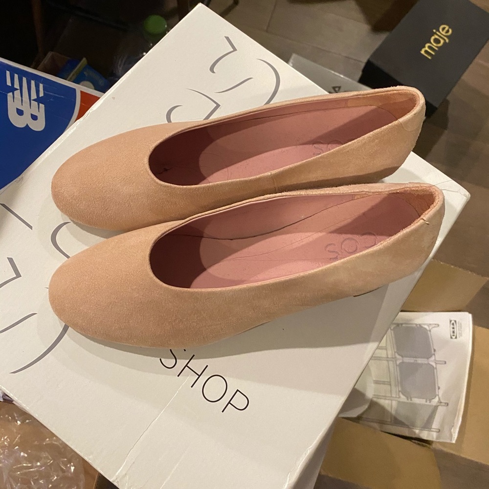 COS suede pink pump